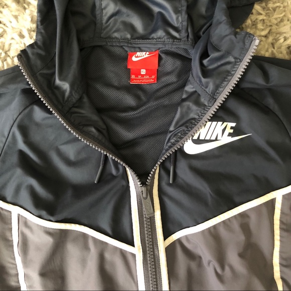 CLOSING CLOSET!! - Picture 4 of 6